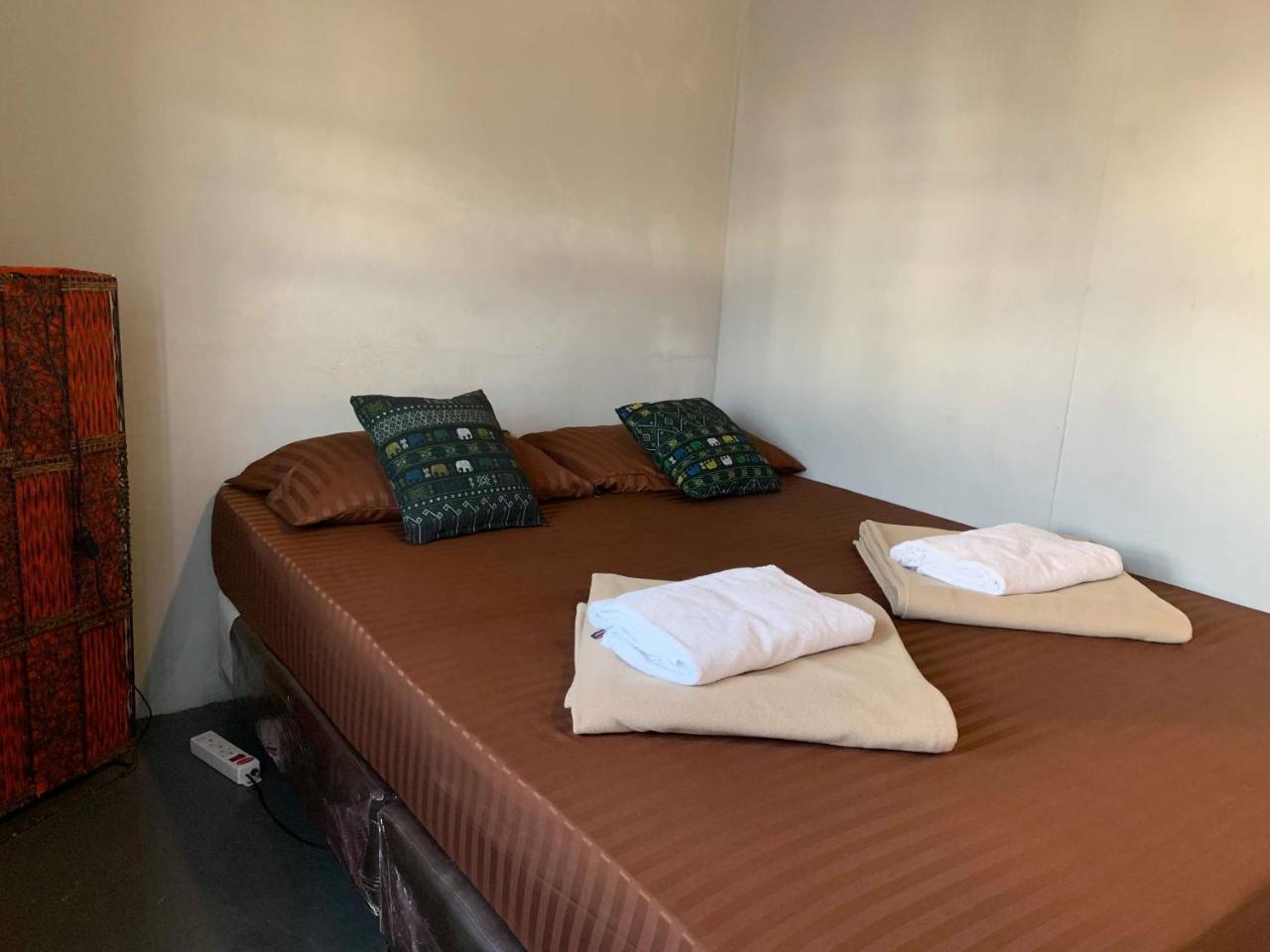 Hostel J Giant