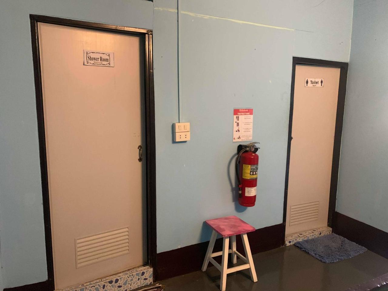 J Giant Hostel *
